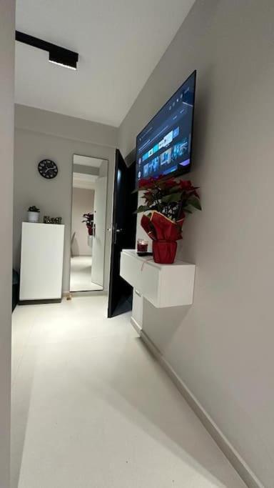 Host Apartament Elio Tirana Exterior photo