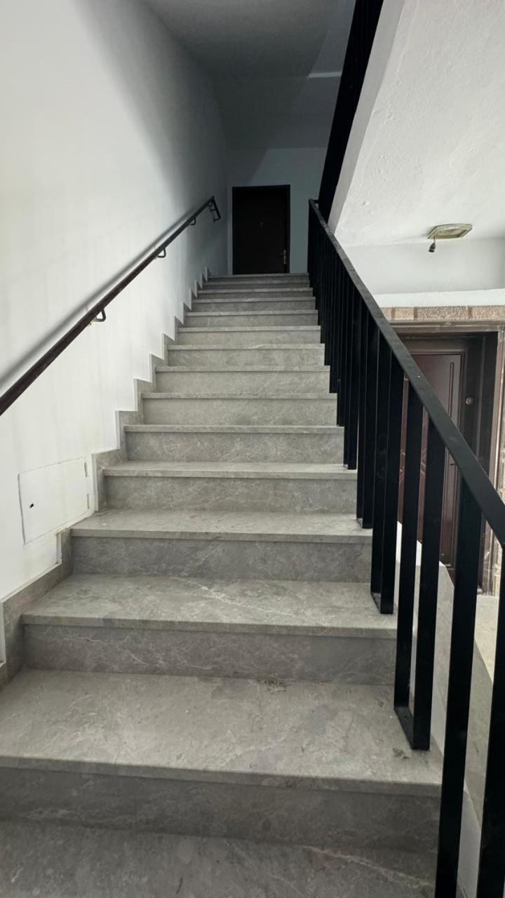 Host Apartament Elio Tirana Exterior photo